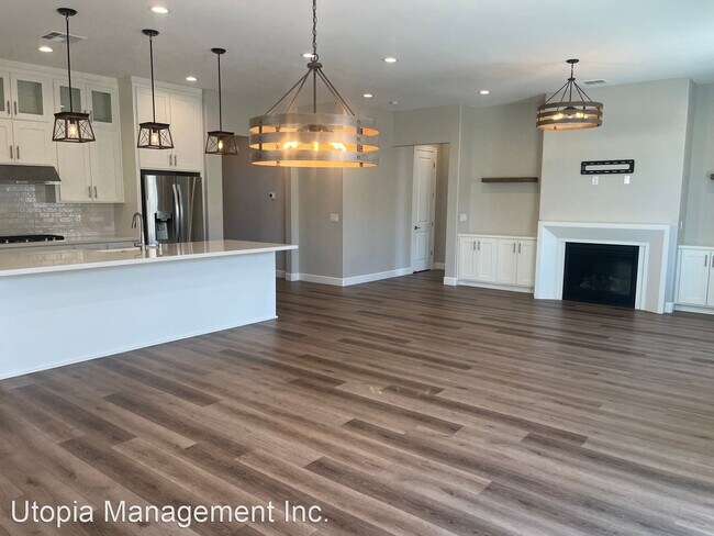 Building Photo - 4 br, 3.5 bath House - 293 Commodore Drive