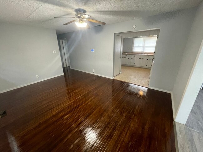 Building Photo - 1405 Sherman St