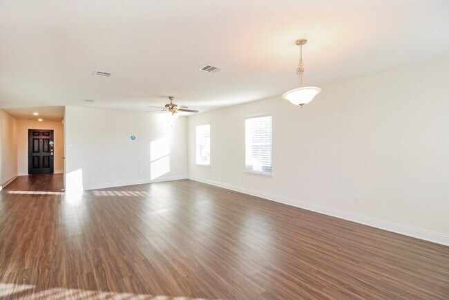 Building Photo - 2637 Wayne Ave