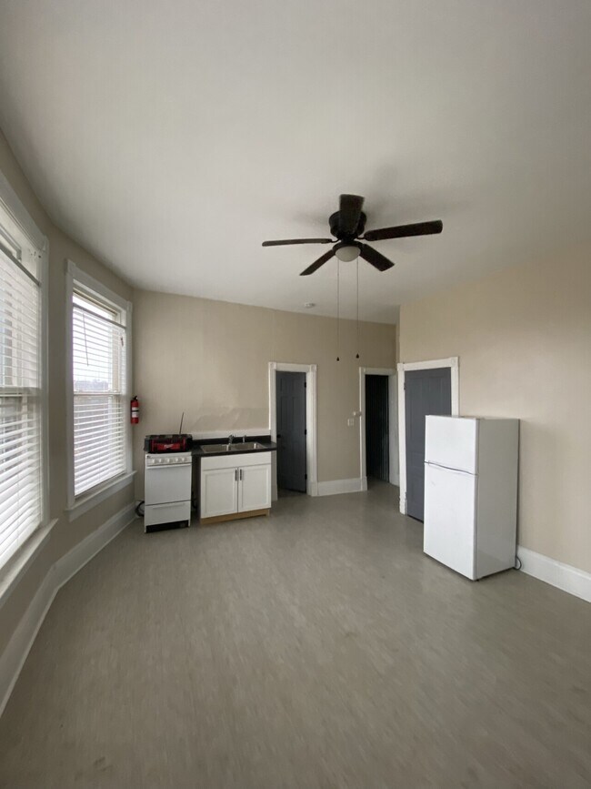 1941 Madison St, Dubuque, IA 52001 Condo for Rent in Dubuque, IA