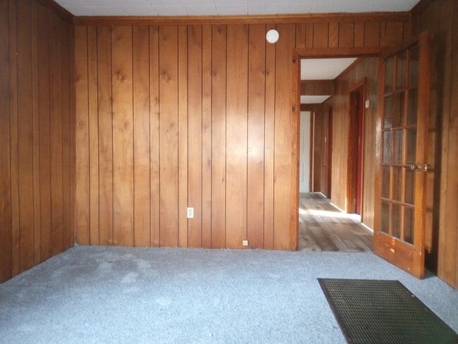 Building Photo - 2 Bedroom 1 Bathroom