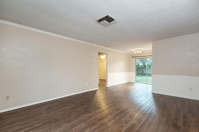 Foto del edificio - 10419 Firethorn Ln