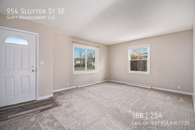 Building Photo - 954 Sluyter St SE