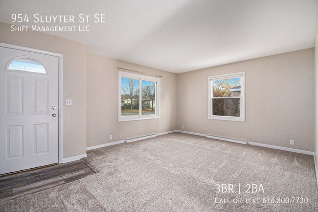 Foto del edificio - 954 Sluyter St SE