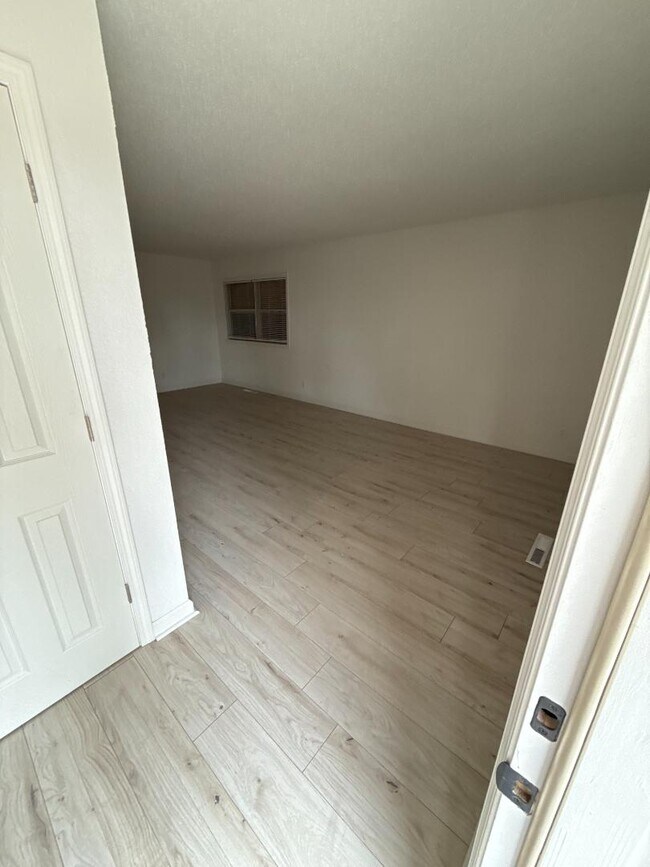 Foto del edificio - 1620 E Catalina St