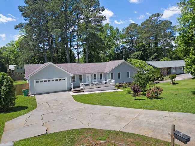 Photo - Room in House on Greg Dr SW