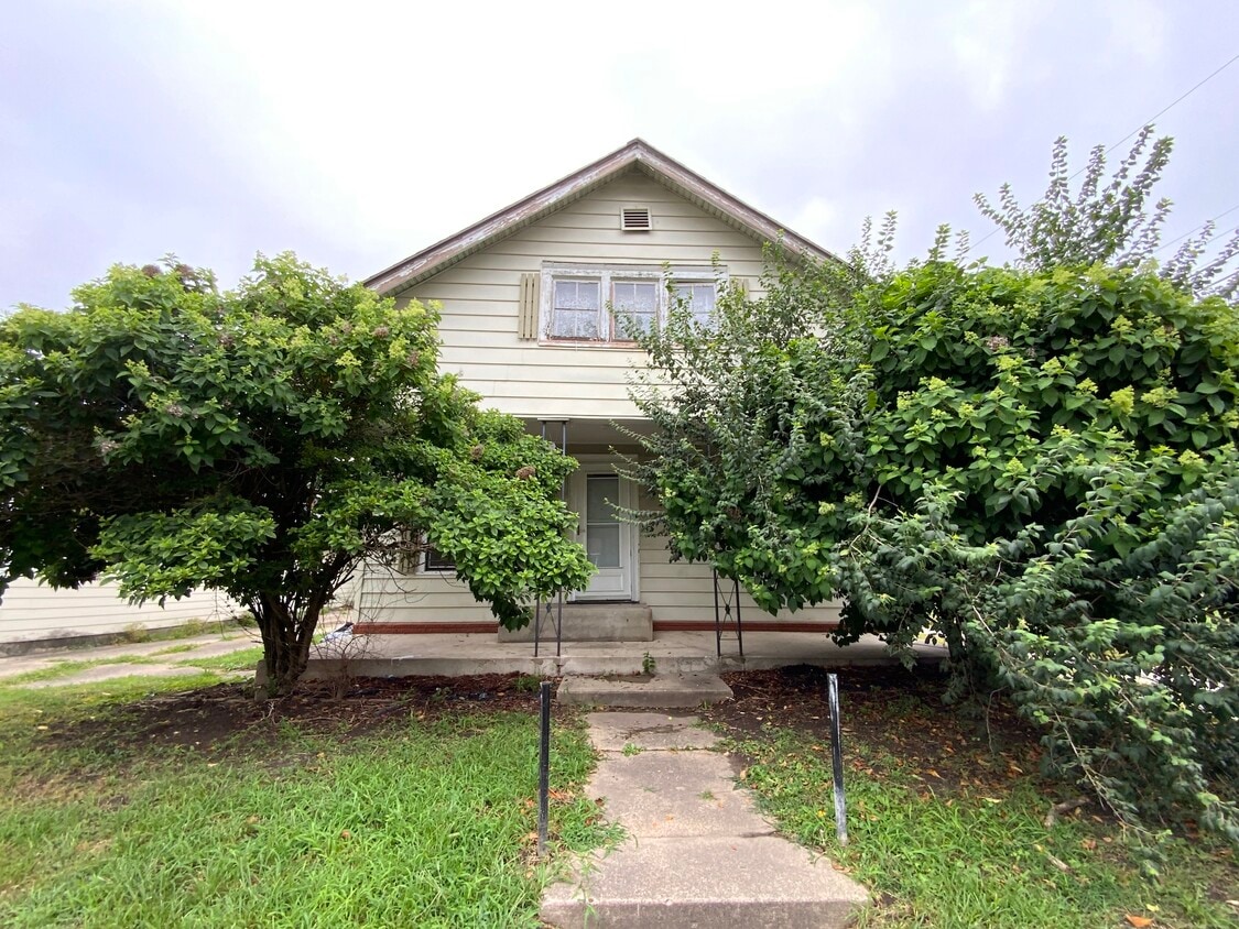 Primary Photo - 403 Florida St