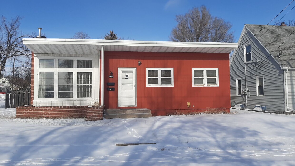 Primary Photo - House- NW