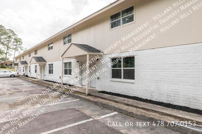 Building Photo - 2445 Lowe St