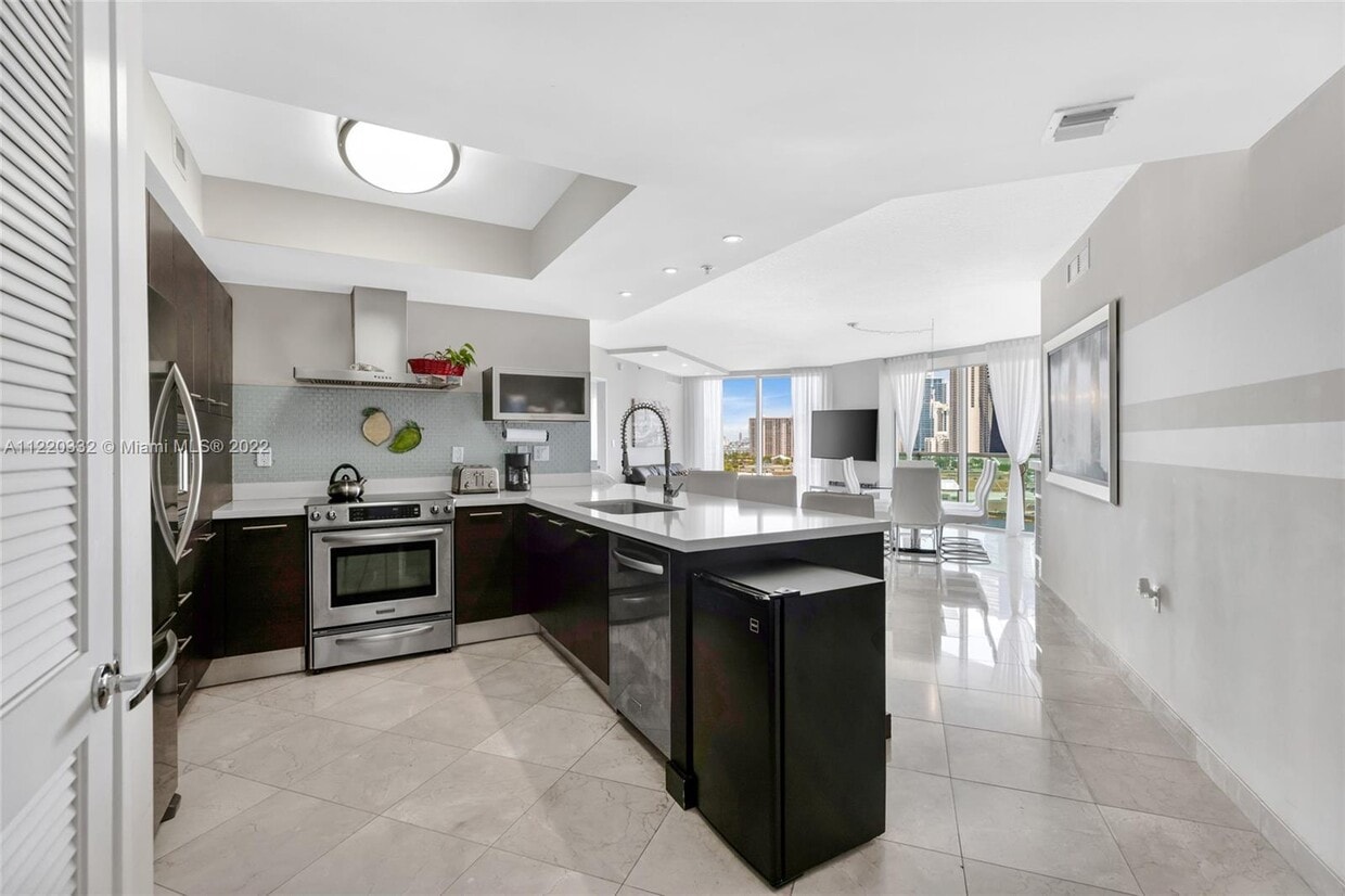 Primary Photo - 200 Sunny Isles Blvd