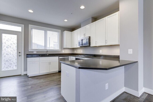 Foto del edificio - 10457 Fernwood Rd