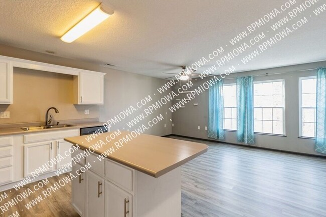 Foto del edificio - AFFORDABLE TOWNHOME!! 2 Bed, 1.5 Bath Town...