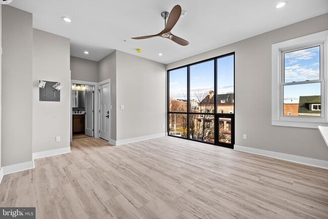 Building Photo - 400 S Conkling St