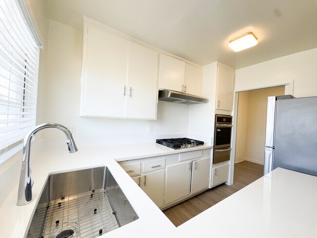 Foto del edificio - 921 N Eucalyptus Ave