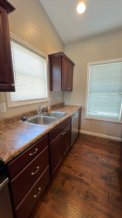 Primary Photo - 4 bedrooms 2 bathrooms Duplex in Washington