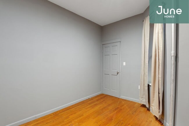 Building Photo - ROOM ONLY in 2-bed/1.0-bath Home