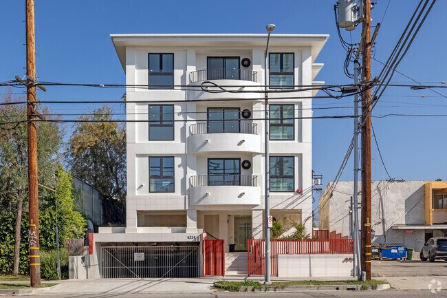 Foto del edificio - 4214 Fulton Ave