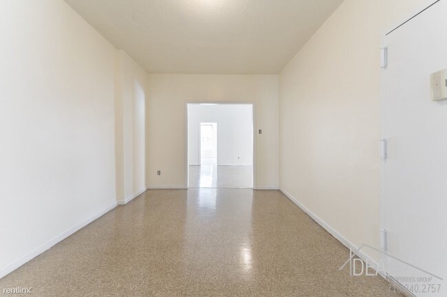 Foto del edificio - 2 br, 1 bath Apartment - 233 S 3rd St