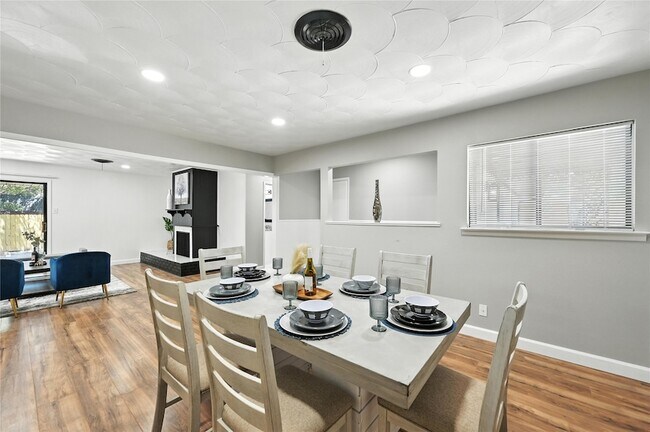 Building Photo - 214 Dorris Dr