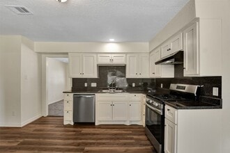 Building Photo - 2505 Dewberry Ln