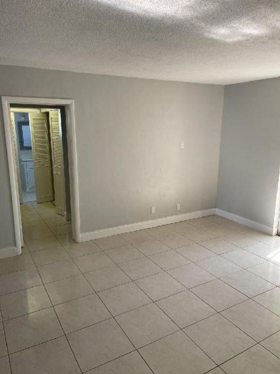 Foto del edificio - 2581 Garden Dr N Apt 203