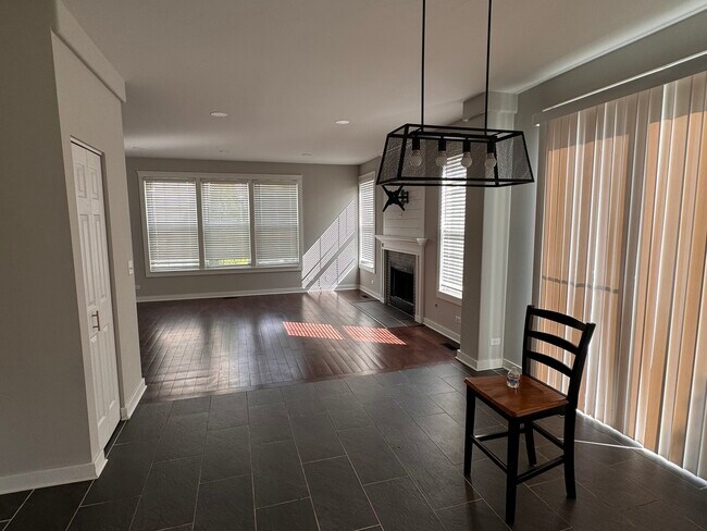 Foto del edificio - 2784 Rosehall Ln