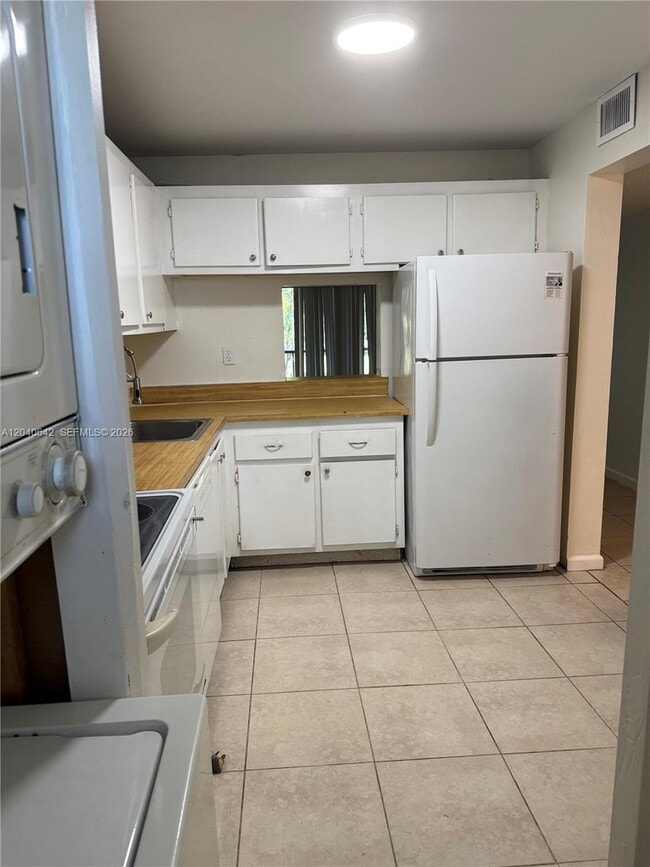 Building Photo - 7900 S Colony Cir