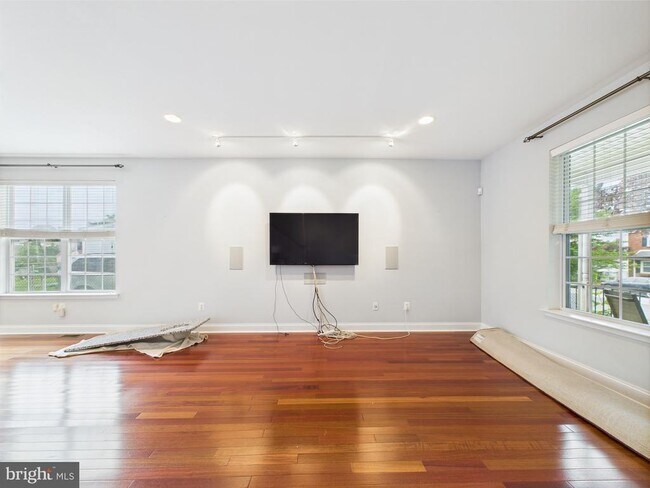 Foto del edificio - 332 W 4th Ave