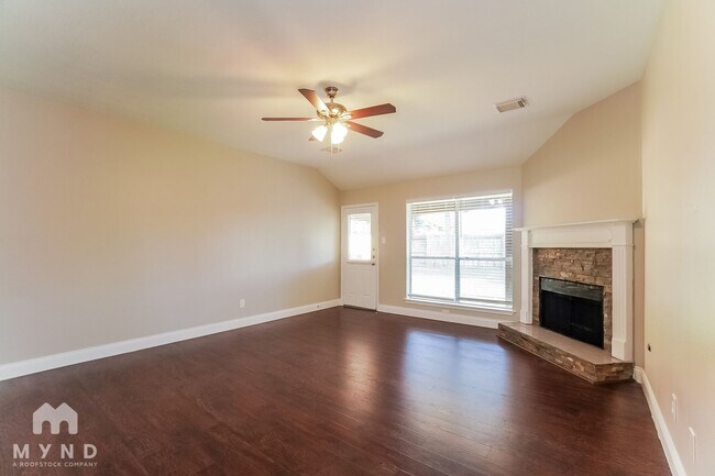 Foto del edificio - 12035 Thornecrest Dr