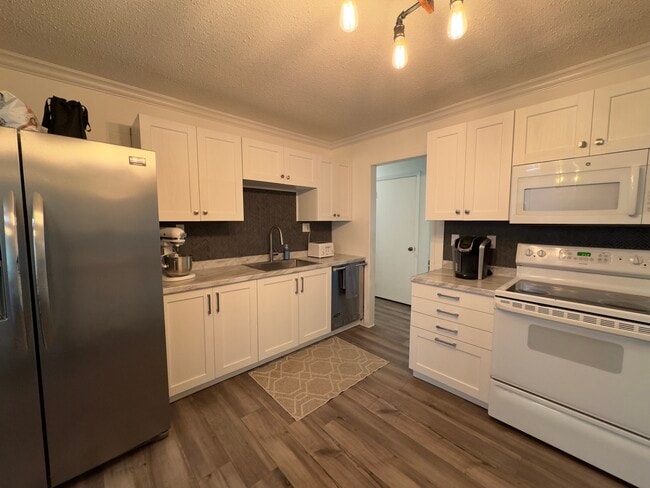 Photo - 10412 Pinedale Dr House