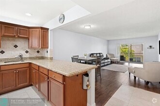 Building Photo - 2960 Riverside Dr