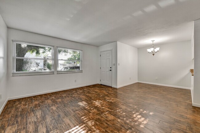Building Photo - 3109 W Horatio St