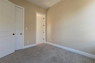 Building Photo - 1424 Eddington St