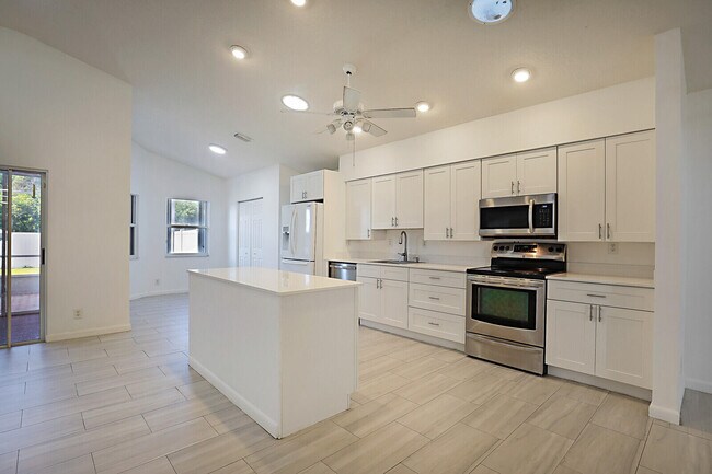 Foto del edificio - 7818 Stirling Bridge Blvd S