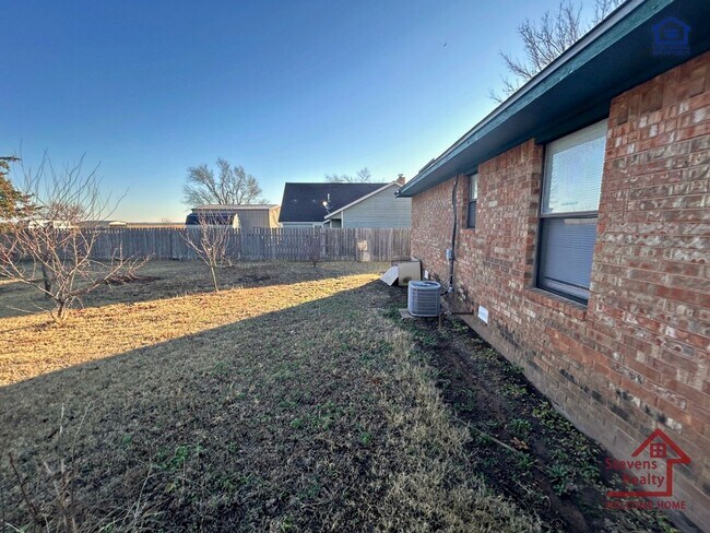 Building Photo - 601 Missouri St