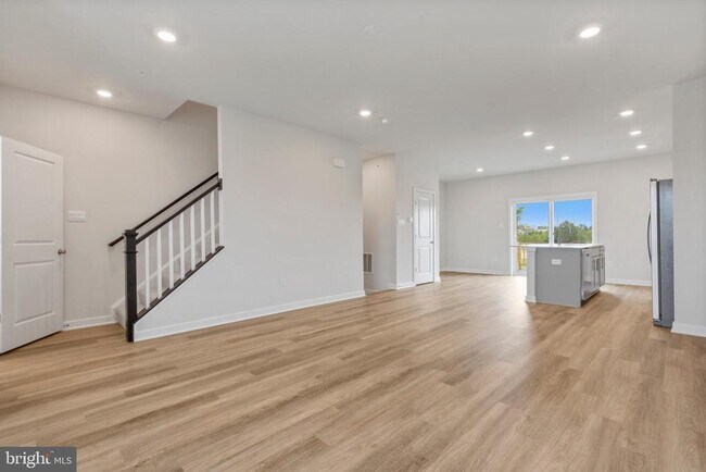 Building Photo - 16628 Green Glade Dr