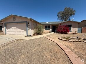 Building Photo - 9811 E Stonehaven Way
