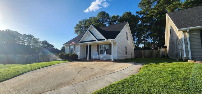 Building Photo - 2018 Shoreline Dr
