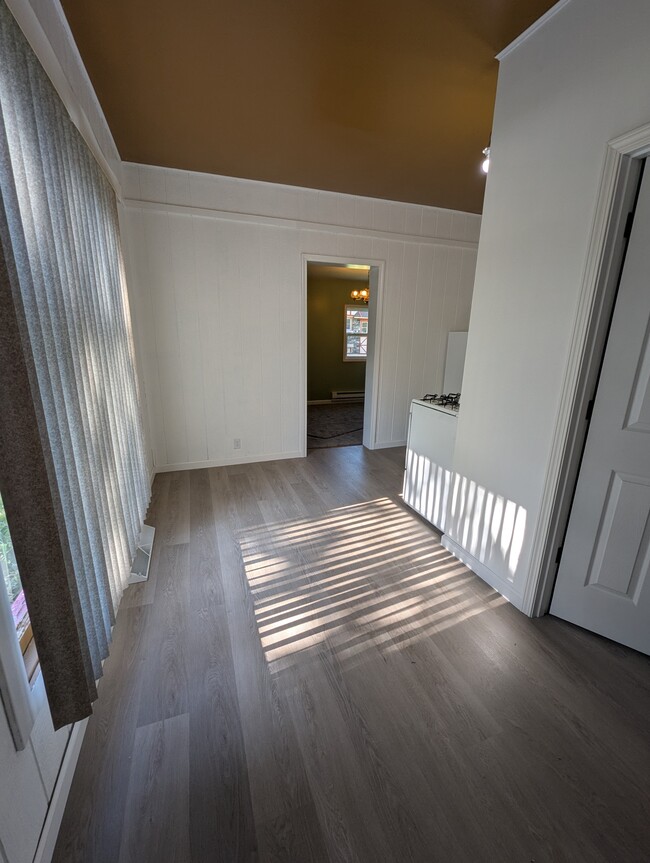 Building Photo - 31 Elm St