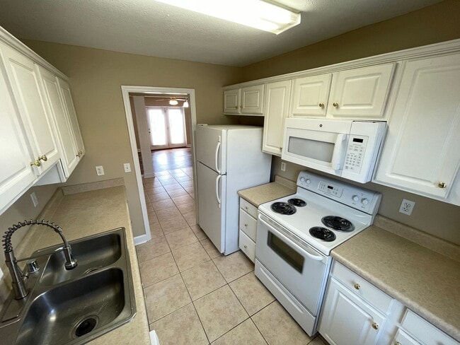 Foto del edificio - 77-83 Gray Hawk Drive 4-Plex