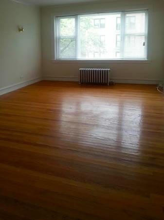 Foto principal - 7369 N Damen Ave