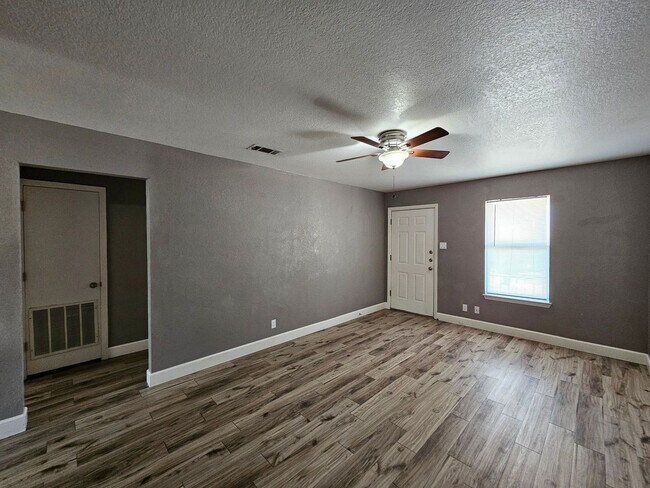 Building Photo - 1108 Circle M Dr