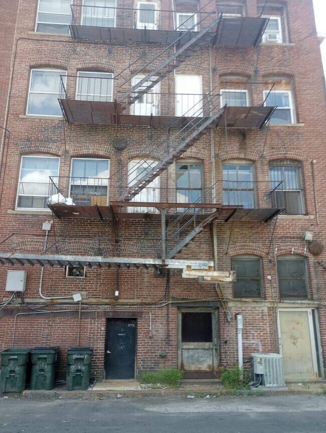 Foto del edificio - 819 Elm St