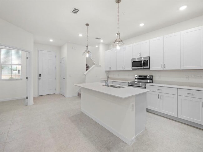 Building Photo - 1440 SILVER LINING Way
