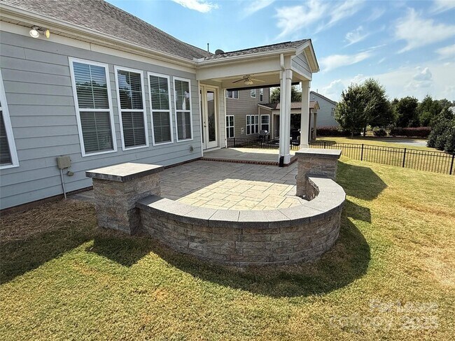 Foto del edificio - 17538 Austins Creek Dr