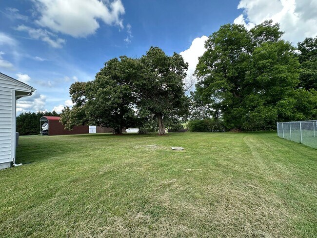 Foto del edificio - IMMACULATE ONE LEVEL HOME AVAILABLE IN SUR...