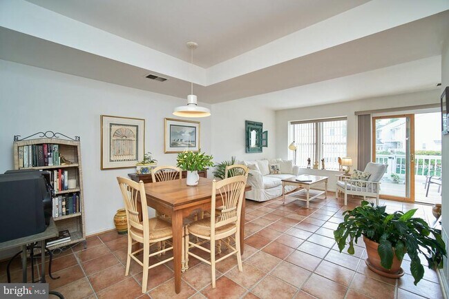 Foto del edificio - 3361 Lakeside View Dr