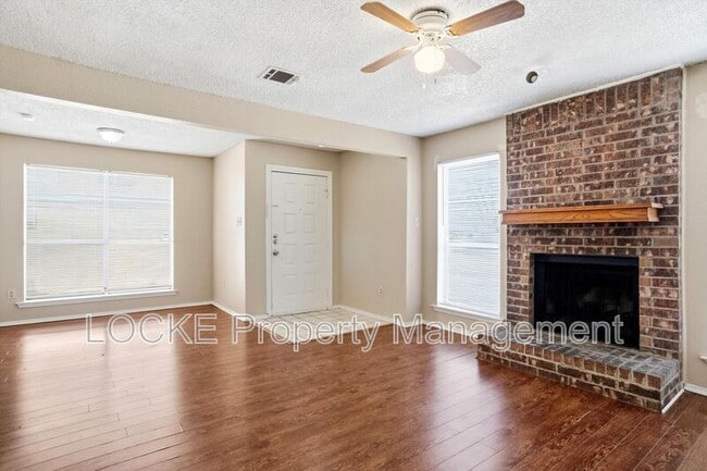 Building Photo - 2408 Summer Pl Dr