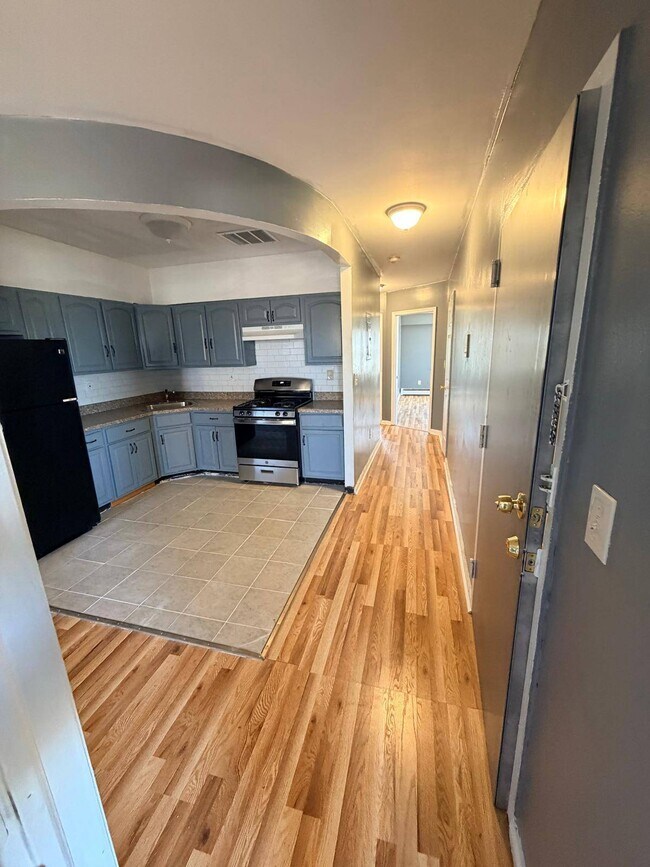 Building Photo - 392 Montauk Ave.