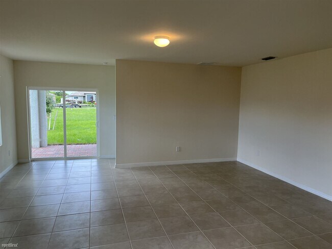 Foto del edificio - 3 br, 2 bath House - 1009 Northeast 11th S...